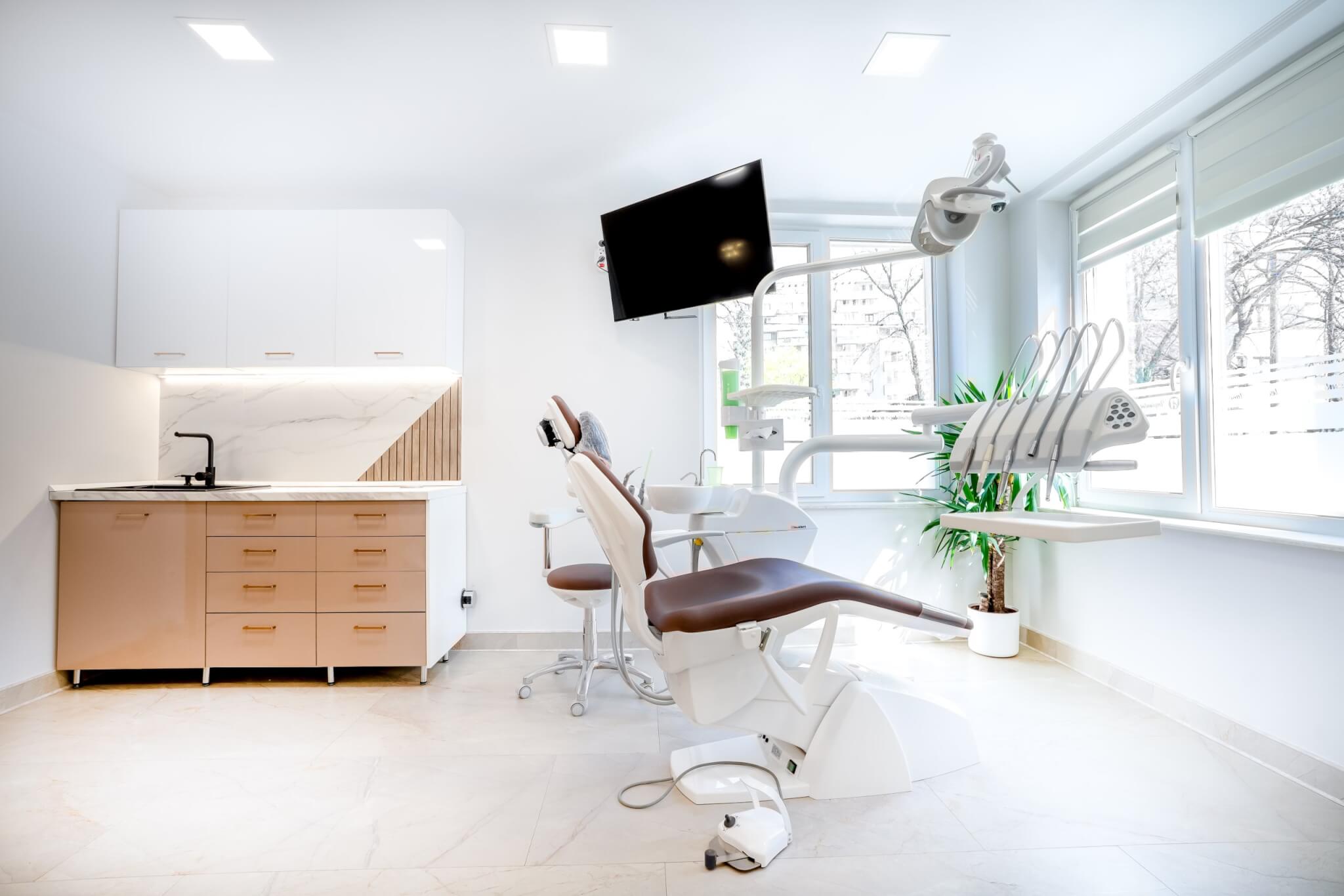 de-ce-conteaza-o-echipa-multidisciplinara-intr-o-clinica-stomatologica-modelul-dental-chic-cluj-napoca 3
